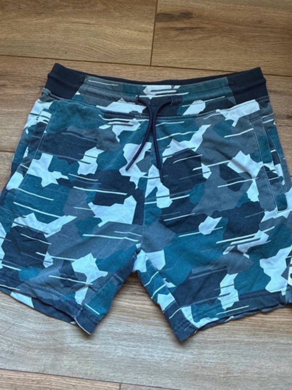 Gymshark sz M Men's Blue Camo Sweat Shorts
